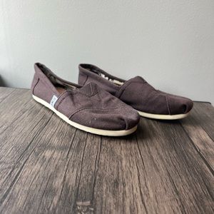 TOMS brown flats
